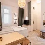A20- Bp Modern Boutique